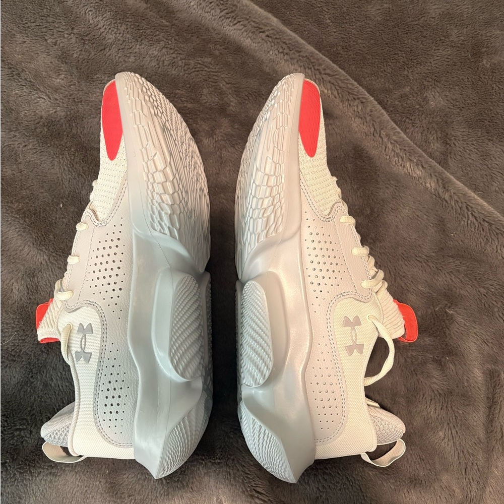 NEVER WORN Flow FUTR X 3 
White and red Under Armour Basketball ShoeS